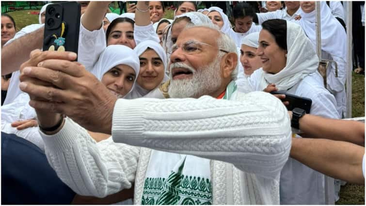 International Yoga Day When PM Modi Had To Wear A Sweater While Doing Yoga In Srinagar PM Modi Dons Sweater While Doing Exercises On International Yoga Day. He Explains Why: WATCH