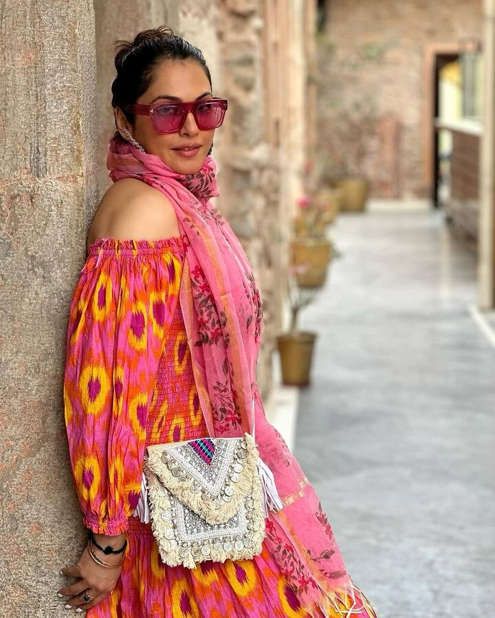 इसके बाद एक्ट्रेस 'डरना मना है', 'पिंजर', 'एलओसी कारगिल' और 'कृष्णा कॉटेज' जैसी फिल्मों में काम किया. इसके अलावा वो शाहरुख खान और प्रियंका चोपड़ा के साथ ‘डॉन’ में भी नजर आई थी.