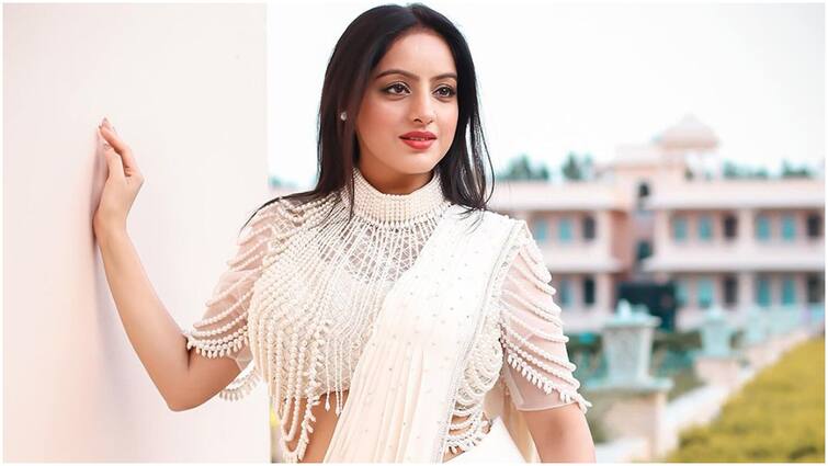 Deepika Singh sustains injury as a heavy plywood falls on her back in Mangal Lakshmi shooting Deepika Singh: షూటింగ్ సెట్‌లో ప్రమాదం - సీరియల్ నటి దీపికా సింగ్‌కు గాయాలు, అసలు ఏం జరిగింది?