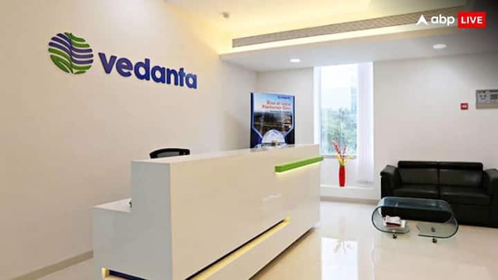 Vedanta Group Shares: वेदांता समूह के दोनों शेयर अभी अपने 52-वीक के लो लेवल की तुलना में डबल भाव पर कारोबार कर रहे हैं. इससे समूह के एमकैप में तेजी आई है...