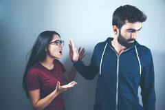 Relationship Tips: पत्नी की ये पांच आदतें पति को दिलाती है गुस्सा, महिलाएं आज से करें सुधार