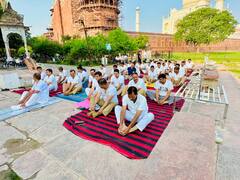 IN Pics: योग दिवस पर ताजमहल के साए में किया योगासन, सुरक्षा को लेकर पुलिस भी रही मौजूद