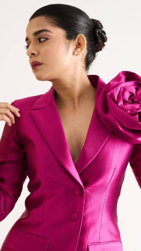 गुलाबो,जरा इत्र गिरा दो..  मिथिला पालकरचं जबराट फोटोशूट!