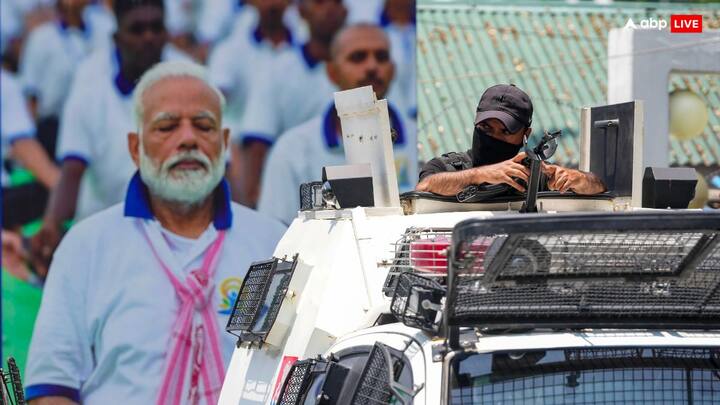 जम्मू कश्मीर प्रशासन ने बताया कि सभी प्रतिभागियों ने स्वेच्छा से योग दिवस कार्यक्रम में हिस्सा लेने की बात कही और किसी भी कर्मचारी को उसकी इच्छा के विरुद्ध इसमें शामिल होने के लिए बाध्य नहीं किया गया.