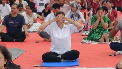 International Day of Yoga :કોટાના કોચિંગ શહેરમાં આંતરરાષ્ટ્રીય યોગ દિવસ પરનો મુખ્ય કાર્યક્રમ શ્રીનાથપુરમ સ્થિત સ્ટેડિયમમાં યોજાયો હતો.આ કાર્યક્રમમાં સામાન્ય લોકોનીસાથે વરિષ્ઠઅધિકારીઓએ પણ ભાગલીધો હતો