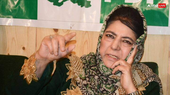 महबूबा मुफ्ती के आरोपों को जम्मू कश्मीर प्रशासन ने सिरे से खारिज किया है.