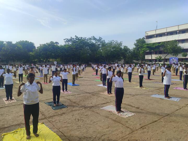 யோகாவின் முக்கியத்துவம், நன்மைகள் ஆகியவை குறித்து விழிப்புணர்வு ஏற்படுத்துவதற்காக ஒவ்வொரு ஆண்டும் ஜூன் 21-ம் தேதி கொண்டாடாப்பட்டு வருகிறது.  தமிழ்நாட்டில் பல்வேறு மாவட்டங்களில் பல்வேறு பகுதிகள் யோகா தின கொண்டாட்டங்கள் நடைபெற்றன.