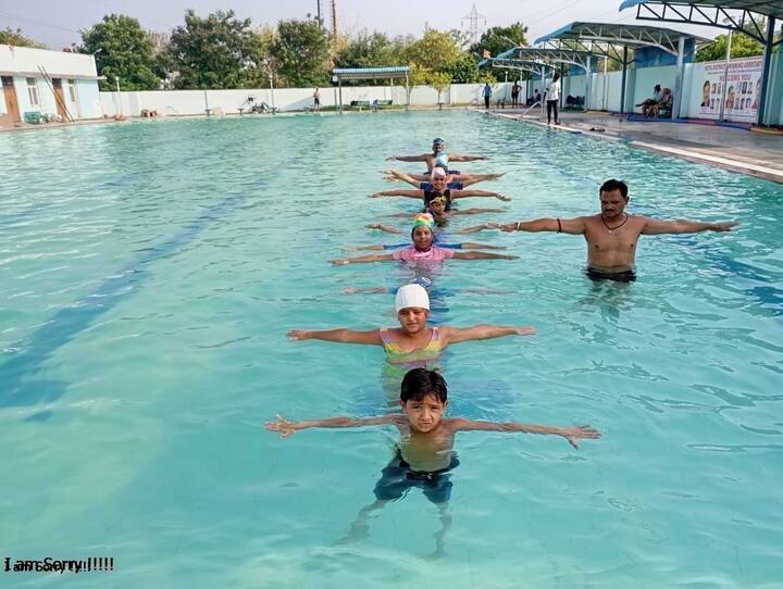 उन्होंने कहा कि अंतर मन को योग से शांति मिलती है. उन्होंने बड़ी संख्या में लोगों के योग करने की सराहना की.