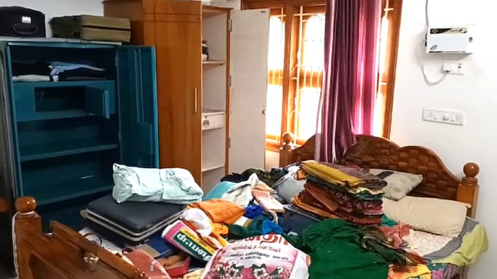சீர்காழியில் ஆசிரியர் வீட்டில் திருட்டு - களவான பொருட்களை மீட்டது எப்படி?