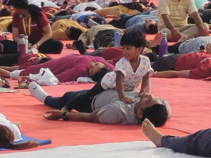 पुलिस अधीक्षक डॉ. अमृता दुहन ने कहा कि योग अभ्यास को नियमित एवं निरंतर जारी रखना चाहिए.