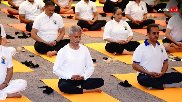 अपनी विदेश नीति से सभी का दिल जीतने वाले विदेश मंत्री एस. जयशंकर ने योग से भी लोगो को किया प्रभावित.