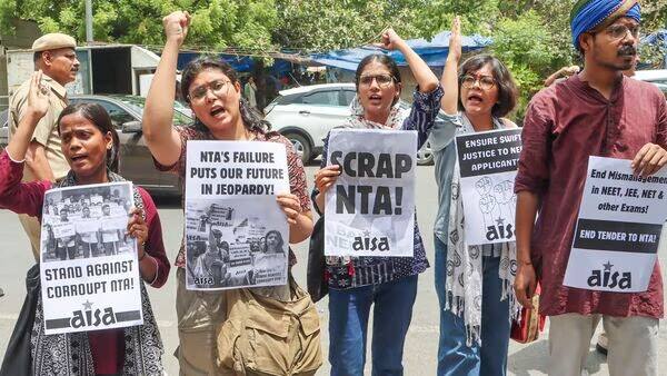 UGC NET Paper Leak   day before the exam, revealed after CBI investigation UGC-NET Paper Leak: એક્ઝામના એક દિવસ પહેલા લીક થયું હતું પેપર, CBIની તપાસમાં  ખુલાસો