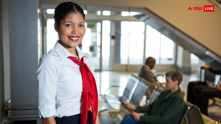 हवाई जहाज में एयर होस्टेस के बारे में तो आप सभी जानते होंगे. वे प्लेन में आपके सफर को आसान करने के लिए मौजूद होती हैं और सफर के दौरान आपकी हर जरूरत का ख्याल रखती है, लेकिन कुछ लोग इस बात का भी गलत फायदा उठा लेते हैं.