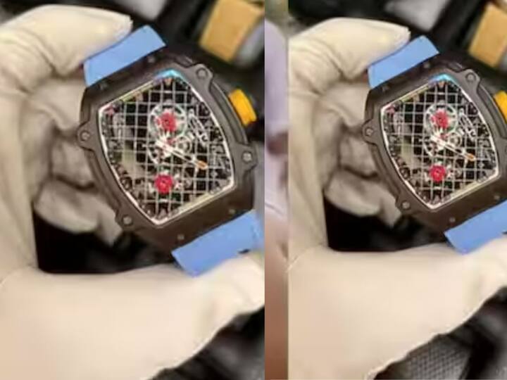 ਤੁਹਾਨੂੰ ਦੱਸ ਦੇਈਏ ਕਿ ਕਿਸੇ ਵੀ ਘੜੀ ਦੀ ਕੀਮਤ ਉਸ ਵਿੱਚ ਵਰਤੀ ਜਾਣ ਵਾਲੀ ਮਹਿੰਗੀ ਧਾਤੂ 'ਤੇ ਨਿਰਭਰ ਕਰਦੀ ਹੈ। ਘੜੀ ਵਿੱਚ ਜਿੰਨੀਆਂ ਮਹਿੰਗੀਆਂ ਧਾਤਾਂ ਦੀ ਵਰਤੋਂ ਕੀਤੀ ਜਾਂਦੀ ਹੈ, ਓਨੀ ਹੀ ਇਸਦੀ ਕੀਮਤ ਵਧਦੀ ਹੈ।