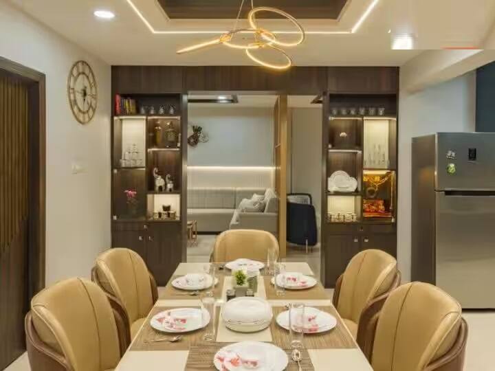 સારા જીવન માટે વાસ્તુશાસ્ત્રના નિયમોનું પાલન કરવું ખૂબ જ જરૂરી છે. તેનાથી ઘરમાં સકારાત્મકતા આવે છે અને નકારાત્મકતા દૂર કરવામાં સફળતા મળે છે