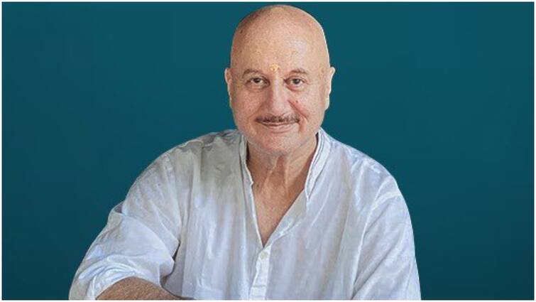 two thieves attack Anupam Kher office and ran away with the safe box Anupam Kher: బాలీవుడ్ నటుడు అనుపమ్ ఖేర్ ఆఫీసులో చోరీ - అవన్నీ ఎత్తుకుపోయారట, సీసీటీవీ కెమేరాకు చిక్కిన దొంగలు