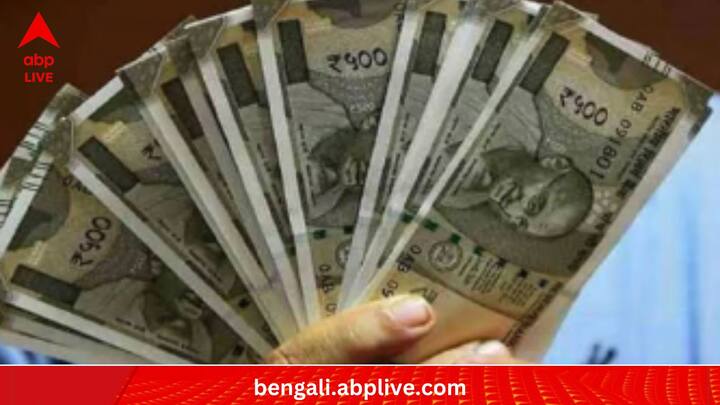 Senior Citizen Fixed Deposits। কোভিড অতিমারির সময় প্রবীণদের মধ্যে যে আর্থিক অনিশ্চয়তা তৈরি হয়েছিল, সে কথা মাথায় রেখেই এই প্রকল্প চালু করা হয়। ষাটোর্ধ্ব যে কোনও ভারতীয় দীর্ঘমেয়াদি এই আমানত করতে পারেন। ৬ মাস থেকে ৫ বছর, এর মধ্যে একাধিক মেয়াদের জন্য আমানত করা যায়। তবে সুদের হার নির্দিষ্ট নয়। এক একটি ব্যাঙ্ক এক এক রকম সুদ দেয়।