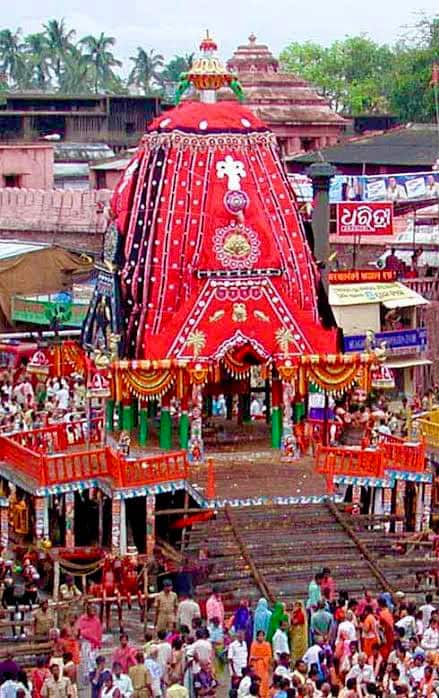 Devi Subhadra’s rath is named Deviratha or Darpadalana. It has 12 wheels and features red and black clothes. The charioteer is Arjun, and the rope is called Swarnachuda.