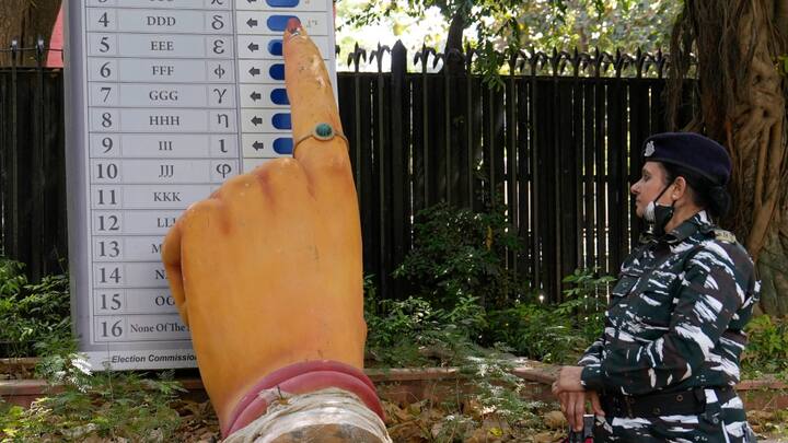 महाराष्ट्र के अहमदनगर से बीजेपी उम्मीदवार सुजय विखे पाटिल ने 40 मतदान केंद्रों से संबंधित ईवीएम का सत्यापन कराने की मांग की है. विखे पाटिल राकांपा (शरद पवार) गुट के नीलेश लंके से हार गए थे. निर्वाचन आयोग द्वारा साझा किए गए आंकड़ों के अनुसार, वाईएसआर कांग्रेस पार्टी और देसिया मुरपोक्कु द्रविड़ कषगम (डीएमडीके) के एक-एक उम्मीदवार ने भी सत्यापन के लिए आवेदन किया है.