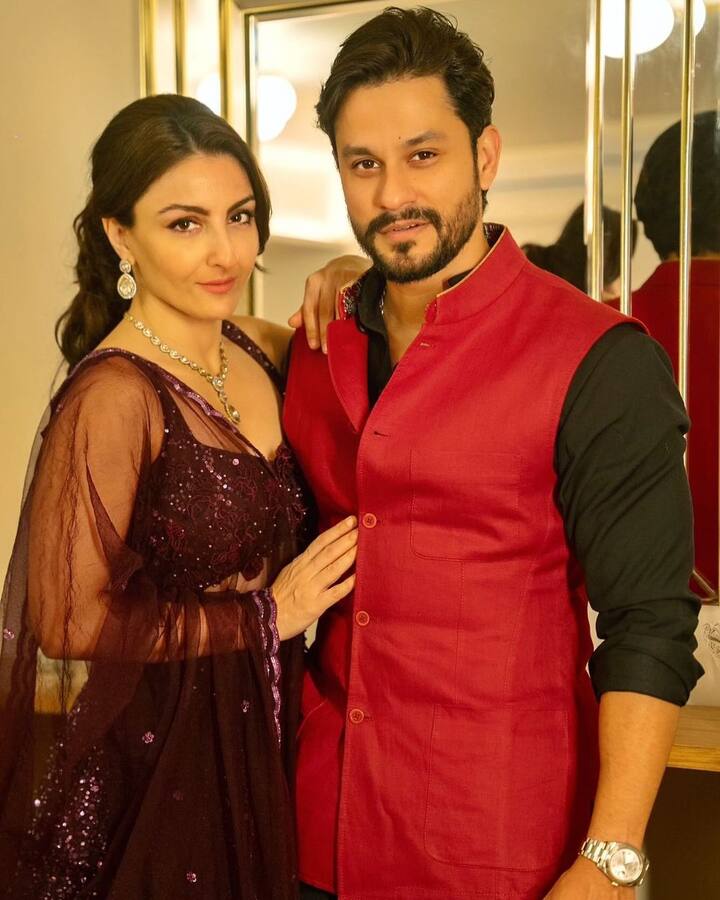 साल 2015 में कश्मीरी पंडित कुणाल खेमू ने मुस्लिम सोहा अली खान के साथ बहुत ही सादगी से शादी की. दोनों एक बच्ची के माता-पिता हैं और हैप्पी मैरिड लाइफ जी रहे हैं.