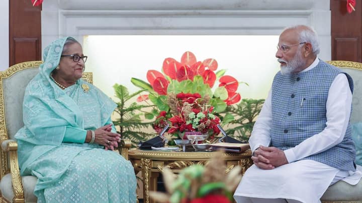 बांग्लादेश की प्रधानमंत्री शेख हसीना का नई दिल्ली स्थित राष्ट्रपति भवन में औपचारिक स्वागत किया गया। छवि स्रोत: पीटीआई