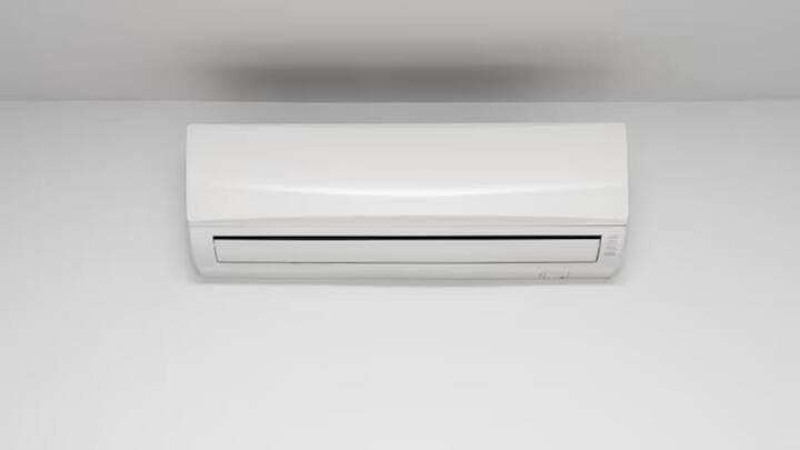 क्योंकि लगातार चलने से एसी पर काफी प्रभाव पड़ता है और वह गर्म हो जाती है. इसलिए उसे रेस्ट की जरूरत होती है. आप एसी को रेस्ट नहीं देंगे तो फिर एसी में ब्लास्ट होने की संभावना बढ़ जाती है.