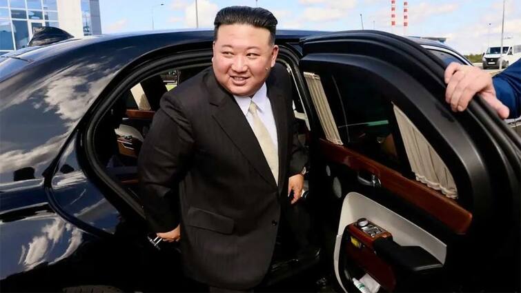 unique features of the car gifted to Kim Jong by the President of Russia Vladimir Putin Gift: ਰੂਸ ਦੇ ਰਾਸ਼ਟਰਪਤੀ ਵੱਲੋਂ ਕਿਮ ਜੋਂਗ ਨੂੰ ਗਿਫਟ ਕੀਤੀ ਇਸ ਕਾਰ ਦੇ ਫੀਚਰ ਸੁਣ ਕੇ ਦੰਗ ਰਹਿ ਜਾਵੋਗੇ...