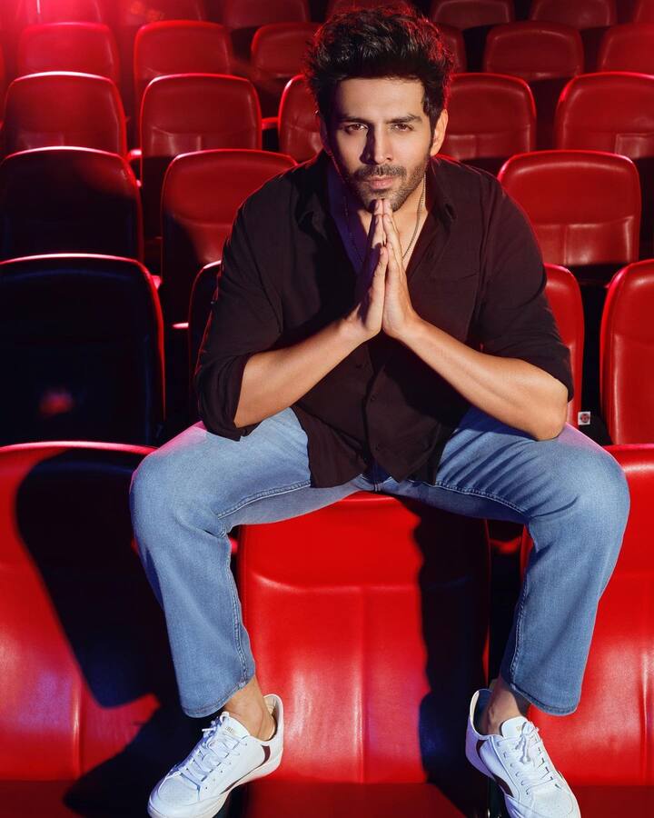 दरअसल कार्तिक आर्यन ने लव रंजन की फिल्म ‘प्यार का पंचनामा’ से अपना करियर शुरू किया था. इसके बाद वो डायरेक्टर की 'आकाश वाणी' और 'प्यार का पंचनामा 2' जैसी फिल्मों में नजर आए.