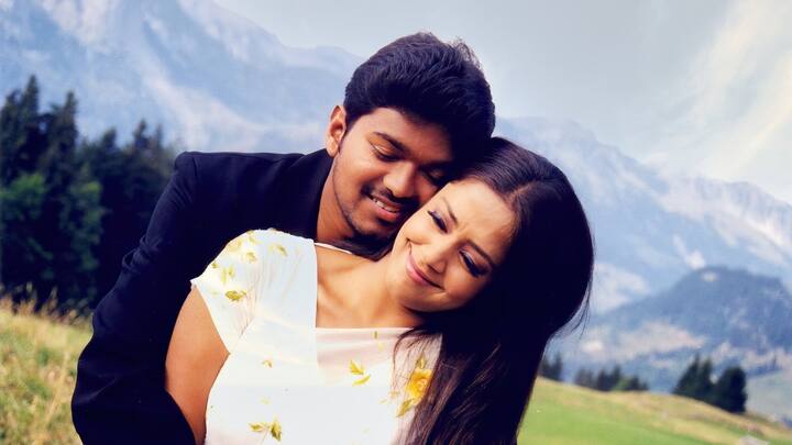 ரமணா இயக்கத்தில் விஜய், ஜோதிகா நடிப்பில் வெளிவந்த படம் திருமலை. மெக்கானிக்காக இருக்கும் விஜய்க்கும், தொழிலதிபர் மகளாக இருக்கும் ஜோதிகாவுக்கும் காதல் ஏற்படுகிறது. இவர்களை பிரிக்க வில்லன் வருகிறான். அதன் பிறகு என்ன நடந்தது என்பதே படத்தின் கதை.