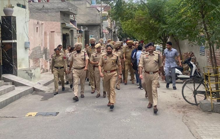 Massive Crackdown Against Drug Smugglers, Punjab Police Arrests 254 Persons; 2.6-kg Heroin, ₹15.71 Lakh Drug Money Recovered Operation Eagle: ਇੱਕ ਦਿਨ 'ਚ ਪੁਲਿਸ ਨੇ ਫੜੇ 254 ਤਸਕਰ, 2.6 ਕਿਲੋਗ੍ਰਾਮ ਹੈਰੋਇਨ, 15.71 ਲੱਖ ਰੁਪਏ ਦੀ ਡਰੱਗ ਮਨੀ ਬਰਾਮਦ