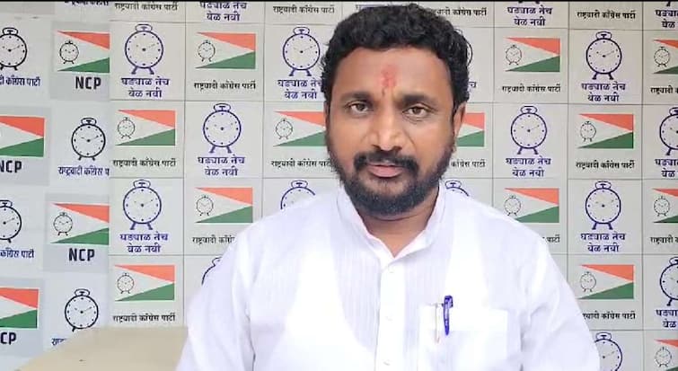 Amol Mitkari u turn over his statement about Prakash Ambedkar and ajit pawar advise maharashtra politics marathi news Amol Mitkari : प्रकाश आंबेडकरांबाबत केलेल्या वक्तव्यावरून अमोल मिटकरींचा घुमजाव; म्हणाले....