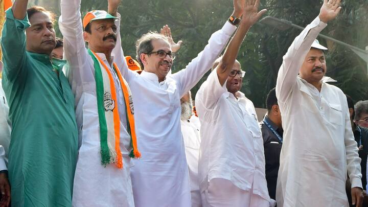 संजय राउत ने कहा कि विधानसभा चुनाव को लेकर हमारी बातचीत जल्द शुरू होगी, हम 25 जून को साथ बैठेंगे. दिल्ली में 25 जून को इंडिया एलायंस की अहम बैठक है. इस बार पवार साहब का स्ट्राइक रेट जरूर ज्यादा है. राउत ने कहा कि शिवसेना को इस बार सबसे ज्यादा टारगेट किया गया, मुंबई वाली सीट पर डाका डाला गया. किसी को कम नहीं मिलेगा, सीट शेयरिंग को लेकर हम सब मानसून सत्र के बाद बैठेंगे और निर्णय लेंगे.