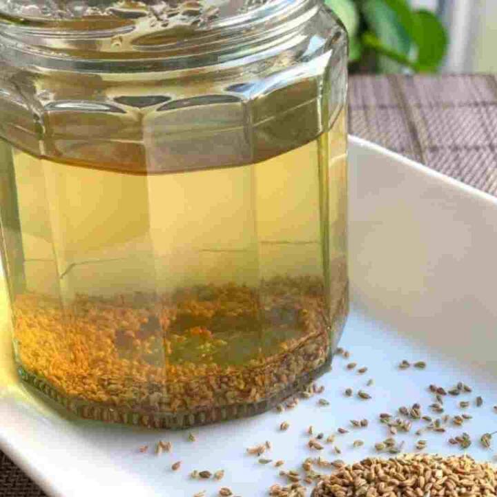 ਦਾਲਚੀਨੀ ਦੇ ਪਾਊਡਰ ਵਿੱਚ ਅਜਵਾਇਣ ਦੇ ਪਾਣੀ ਨੂੰ ਮਿਲਾ ਕੇ ਪੀਣ ਨਾਲ ਕਿਸੇ ਵੀ ਤਰ੍ਹਾਂ ਦੇ ਫਲੂ ਤੋਂ ਬਚਾਅ ਹੁੰਦਾ ਹੈ। ਅਜਵਾਇਣ ਦਾ ਪਾਣੀ ਪੀਣ ਨਾਲ ਵੀ ਦਸਤ ਤੋਂ ਰਾਹਤ ਮਿਲਦੀ ਹੈ।