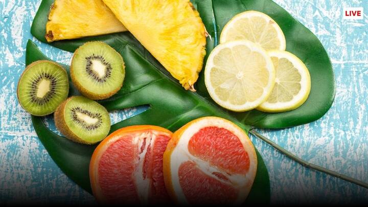 अगर आपके पास एयरटाइट कंटेनर नहीं हैं तो आप कटी हुई सब्जियों और फलों को प्लास्टिक रैप या एल्युमीनियम फॉइल में लपेटकर रख सकती हैं. इससे भी कटी हुई सब्जियां कई दिन तक ठीक रहती हैं.