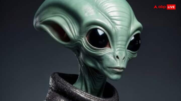 दुनिया कई सारी रहस्यमयी चीजों से भरी पड़ी है, आज भी कई चीजें दुनिया में ऐसी हैं जिन्हें अब तक खोजा भी नहीं जा सका है.  ऐसे कई बार लोगों को कुछ ऐसा दिख जाता है जो उनके लिए बड़ा हैरान कर देने वाला होता है. ऐसा ही एक मामला इन दिनों सोशल मीडिया पर तूल पकड़ रहा है.