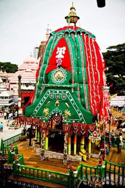 Sri Balabhadra’s rath is known as Taladhvaja. It has 14 wheels and it is clothed in red and green. The charioteer’s name is Matali, and the rope pulling the rath is Vasuli.