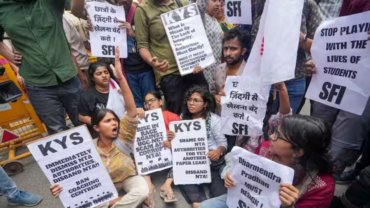 NEET रिजल्ट विवाद के बीच NTA चेयरमैन प्रदीप जोशी पर RTI में बड़ा खुलासा, क्या BJP-RSS से है पुराना रिश्ता?