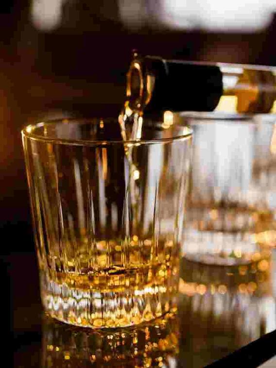 एक व्हिस्की के गिलास में कितना पानी डालना चाहिए?
