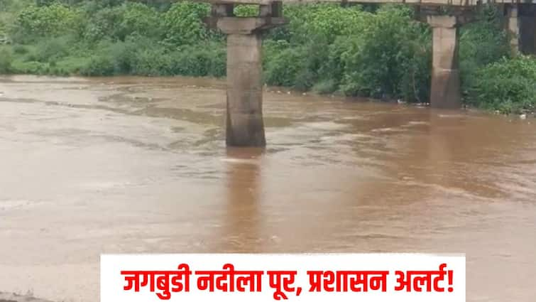 Jagbudi river flooded due to heavy rain disaster management staff on alert Ratnagiri Khed Jagbudi River News मुसळधार पावसामुळं जगबुडी नदीला पूर, आपत्ती व्यवस्थापनाचे कर्मचारी अलर्ट, नागरीकांना खबदारी घेण्याचं आवाहन