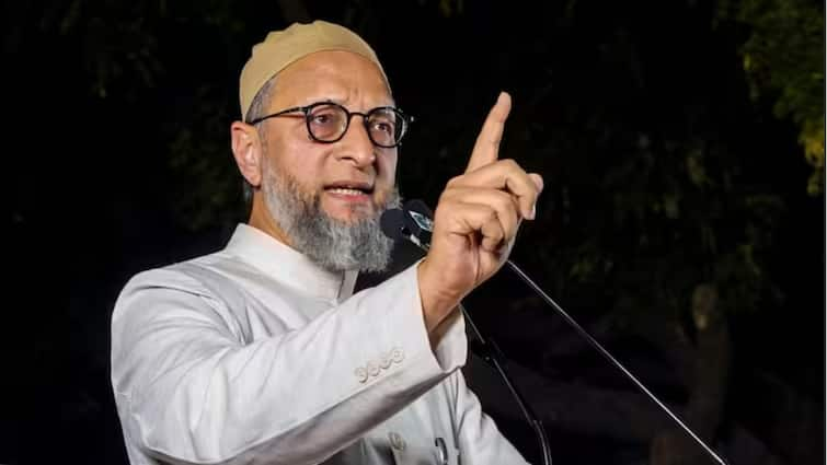 In Maharashtra OBC vs Maratha conflict broke out over reservation MIM chief Asaduddin Owaisi made a big demand OBC Reservation Protest : महाराष्ट्रात आरक्षणावरुन ओबीसी विरुद्ध मराठा संघर्ष पेटला, 'एमआयएम'च्या ओवैसींनी केली मोठी मागणी!