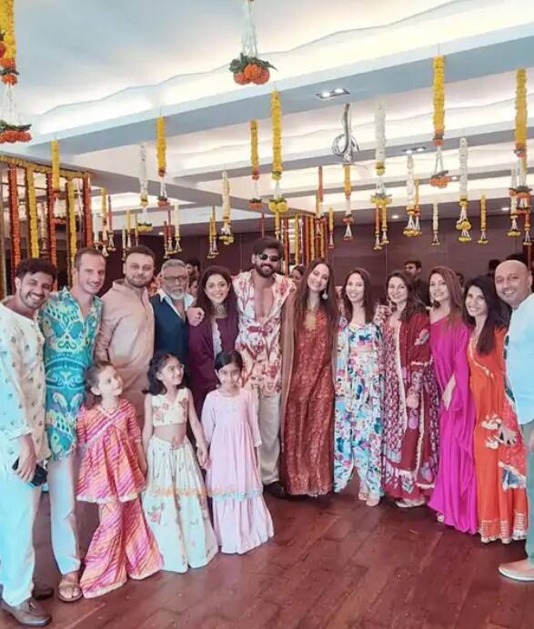 ਇਸ ਦੌਰਾਨ ਹਾਲ ਹੀ 'ਚ ਜੋੜੇ ਦੇ ਹਲਦੀ ਅਤੇ ਮਹਿੰਦੀ ਸਮਾਰੋਹ ਦੀਆਂ ਕੁਝ ਤਸਵੀਰਾਂ ਸੋਸ਼ਲ ਮੀਡੀਆ ਉੱਪਰ ਤੇਜ਼ੀ ਨਾਲ ਵਾਇਰਲ ਹੋ ਰਹੀਆਂ ਹਨ। ਇਹ ਤਸਵੀਰਾਂ ਜ਼ਹੀਰ ਦੀ ਭੈਣ ਅਤੇ ਸੈਲੀਬ੍ਰਿਟੀ ਸਟਾਈਲਿਸਟ ਸਨਮ ਰਤਨਾਸੀ ਦੇ ਦੋਸਤ ਜ਼ਹੀਰ ਅਲੀ ਮੁਨਸ਼ੀ ਨੇ ਸ਼ੇਅਰ ਕੀਤੀਆਂ ਹਨ।