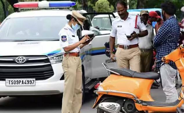 ਜੇ ਕੋਈ ਵਾਹਨ ਚਾਲਕ ਟ੍ਰੈਫਿਕ ਨਿਯਮਾਂ ਦੀ ਪਾਲਣਾ ਨਹੀਂ ਕਰਦਾ ਤਾਂ ਟ੍ਰੈਫਿਕ ਪੁਲਿਸ ਉਸ ਦਾ ਚਲਾਨ ਕੱਟਦੀ ਹੈ। ਵੱਖ-ਵੱਖ ਨਿਯਮਾਂ ਦੀ ਪਾਲਣਾ ਕਰਦੇ ਹੋਏ ਵੱਖ-ਵੱਖ ਕਿਸਮ ਦੇ ਚਲਾਨ ਜਾਰੀ ਕੀਤੇ ਜਾਂਦੇ ਹਨ।