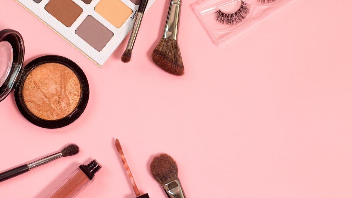 Monsoon Makeup Tips: 6 Ways To Prevent Makeup From Fading In The Rain