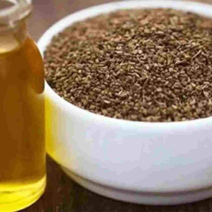 ਅਜਵਾਇਣ ਦੀ ਵਰਤੋਂ ਦਾਲ, ਕਰੀ, ਚਟਨੀ ਆਦਿ ਦਾ ਸਵਾਦ ਵਧਾਉਣ ਲਈ ਵੀ ਕੀਤੀ ਜਾਂਦੀ ਹੈ। ਖਾਸ ਤੌਰ 'ਤੇ ਅਜਵਾਇਣ ਸਾਲਟ ਪਰਾਠਾ ਸਾਰਿਆਂ ਦਾ ਪਸੰਦੀਦਾ ਹੈ।