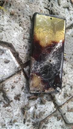 Akola News : खिश्यात ठेवलेल्या मोबाईलचा अचानक स्फोट; प्रसंगावधानाने थोडक्यात बचावला तरुण