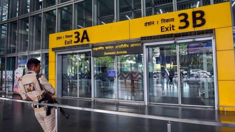 Home Minister Amit Shah Launch Fast Track Immigration Trusted Traveler Programme Card For Foreign Traveler Hassle Free Trip Travel Card: एयरपोर्ट पर लाइन में लगने की झंझट खत्म, सरकार लाई 'फास्ट ट्रैक' कार्ड, जानें कैसे करेगा काम