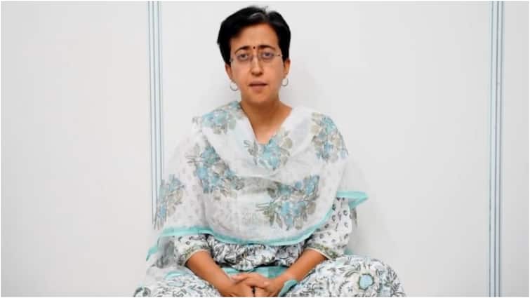 Atishi on hunger strike accused BJP of attacking her Delhi Water Crisis दिल्ली की जल मंत्री आतिशी का BJP पर बड़ा आरोप, 'अनशन स्थल पर मुझपर हमला...'