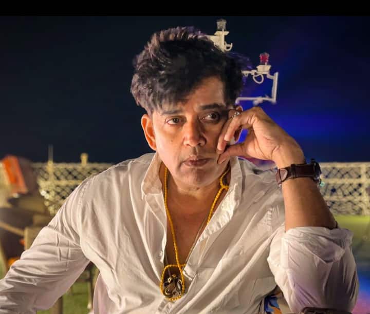 रवि किशन ने अपने एक्टिंग करियर की शुरुआत बॉलीवुड फिल्म ‘पीतांबर’ से की थी. इसके बाद वे ‘हेरा फेरी’, ‘कुदरत’, ‘आर्मी’, ‘तेरे नाम’ जैसी कई हिट फिल्मों का हिस्सा रहे. हालांकि रवि किशन को भोजपुरी सिनेमा में पॉपुलैरिटी मिली.