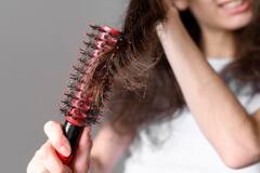 Hair Care Tips: बालों की फ्रिजीनेस से पाएं छुटकारा, घर पर बनाएं ये खास हेयर मास्क