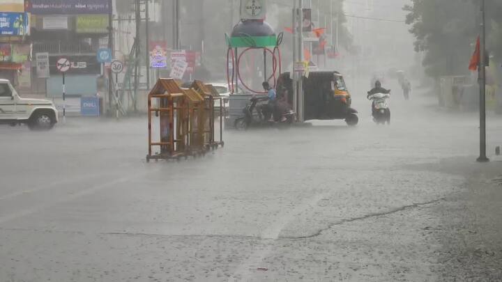 આ ભારે વરસાદ સાથે 30 થી 40 કિમી પ્રતિ કલાકની ઝડપે પવન ફૂંકાવાની પણ આગાહી છે.
